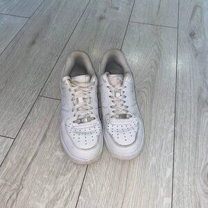 Original Nike Air Force 1 Low sneakers in white.